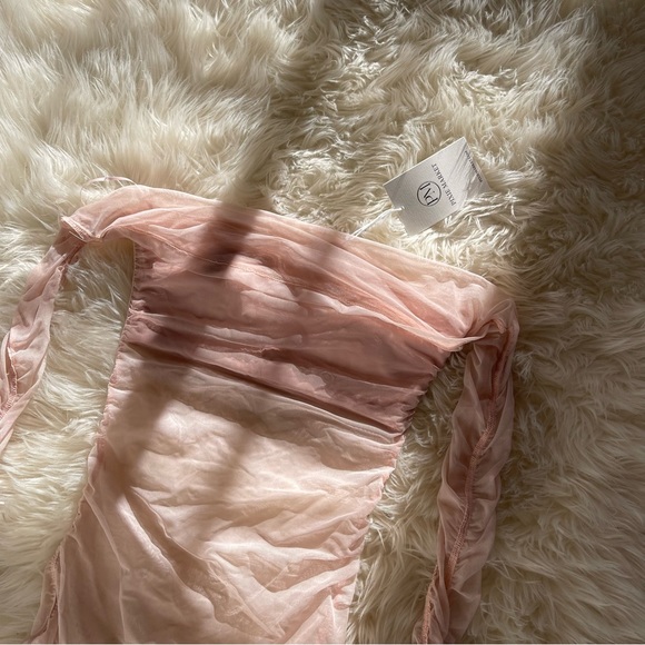 Brand New- Pixie Market Lydia Off The Shoulder Top in Dusty Pale Pink πβ¨ - Picture 4 of 12